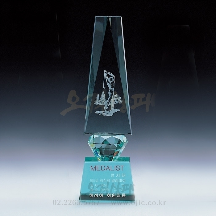 오랜시간 사랑받아온 클래식함이 엿보이는 크리스탈트로피 제품입니다.