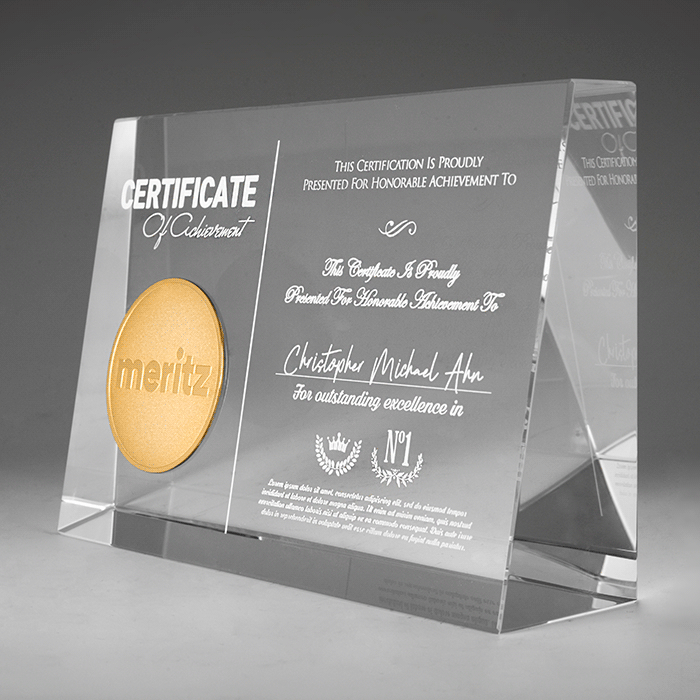 로고를 넣었을때 세련됨이 극대화 되는 메달접목 블랙크리스탈상패로, 각종 감사패, 공로패, 기념패, 학위패, 기업상패 등으로 용도에 구애받지 않고 사랑받고 있습니다.