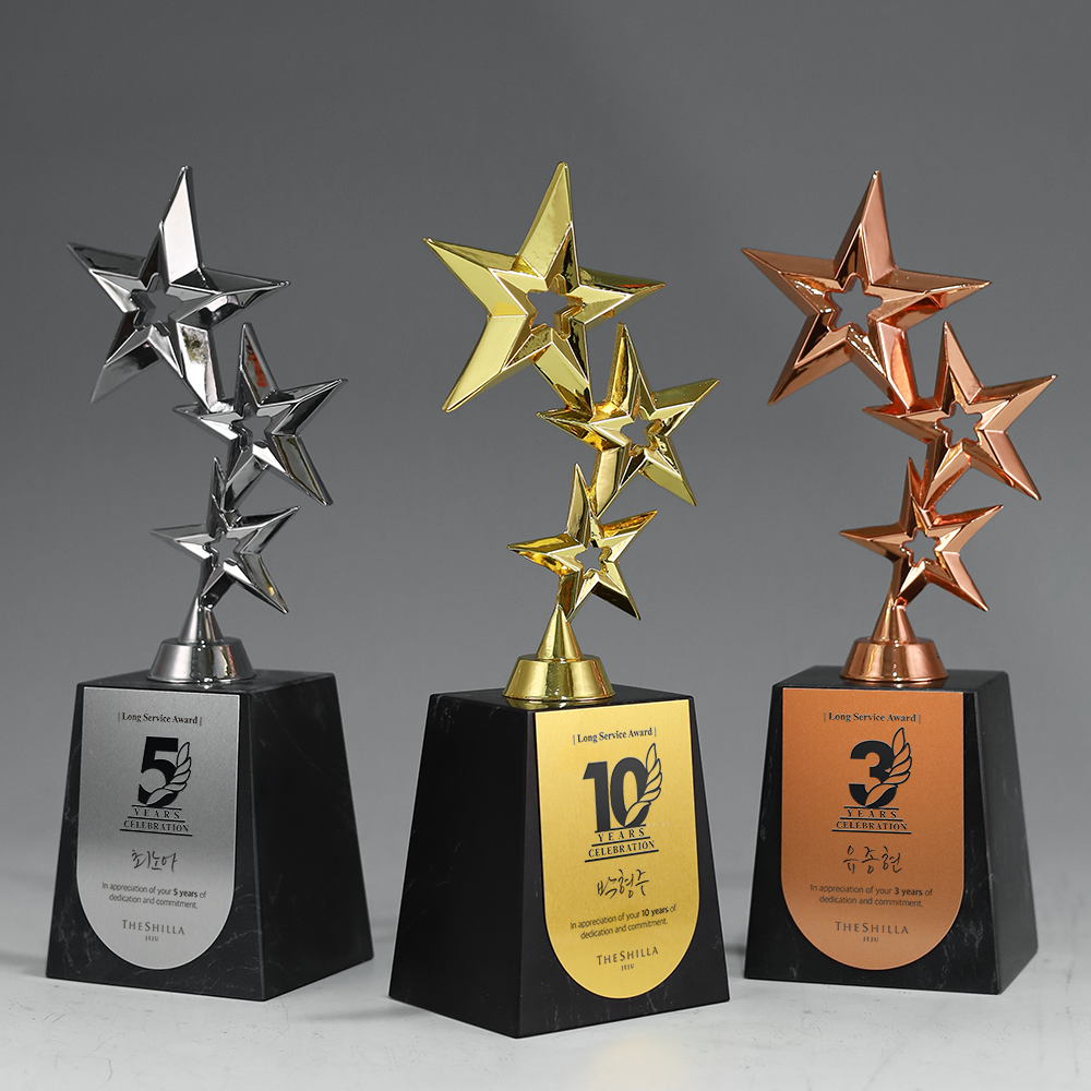 유니크한 별 조형의 상단부와 고급스러운 블랙 천연대리석 베이스가 조합된 디자인으로, 시상식 트로피 및 스포츠 트로피 제작에 적합한 금색, 은색, 동색 트로피시리즈 입니다.