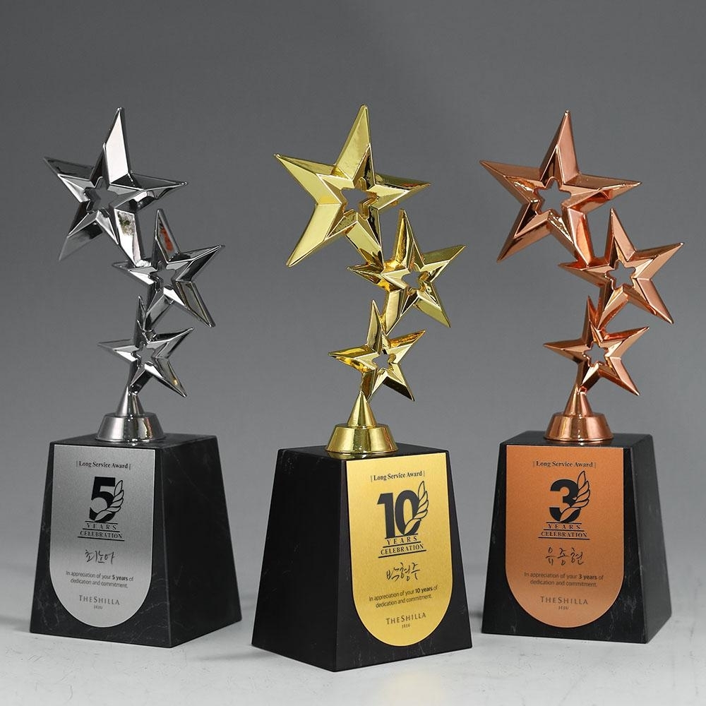유니크한 별 조형의 상단부와 고급스러운 블랙 천연대리석 베이스가 조합된 디자인으로, 시상식 트로피 및 스포츠 트로피 제작에 적합한 금색, 은색, 동색 트로피시리즈 입니다.