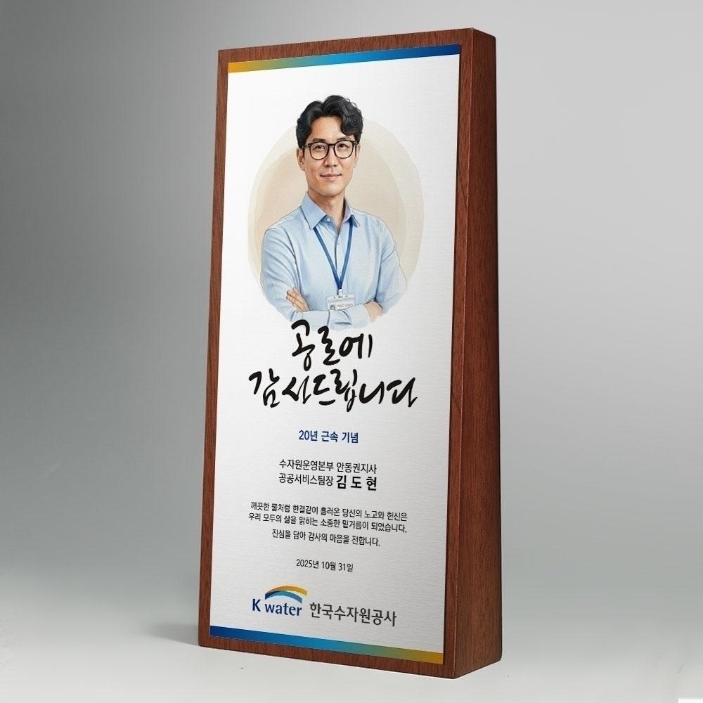 큼직한 사이즈에 로고표현도 FULL컬러로 가능하고, 내용이 많이들어가 학위패, 기념패, 인증패 등으로 많이 선호하는 나무상패입니다.