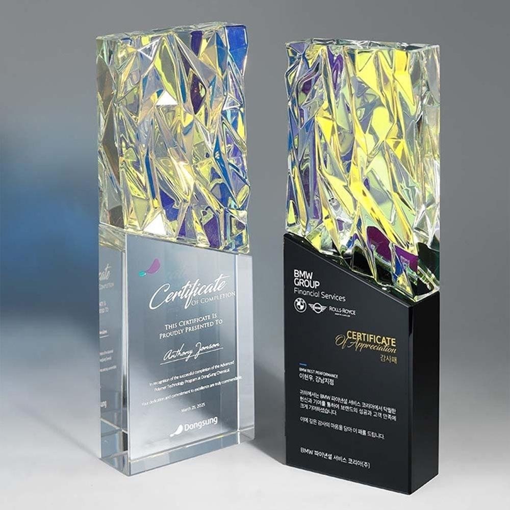 감각적인 금빛 커팅 오로라 크리스탈 디자인이 돋보이는 상패. 감사패, 공로패, 트로피로 인기 있는 베스트 아이템입니다.