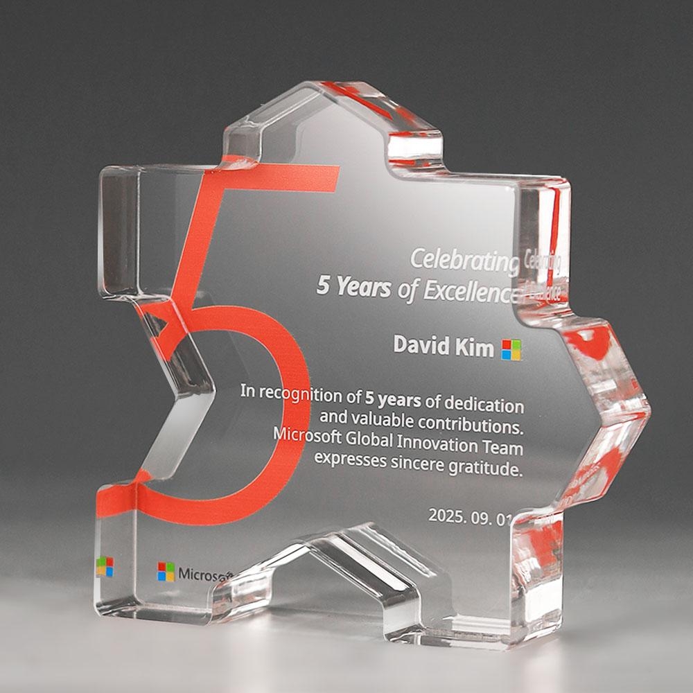 조립할 수 있는 퍼즐 모양 개성있는 디자인의 상패로, 재직기념패 근속기념패 감사패 용도로 사용됩니다.