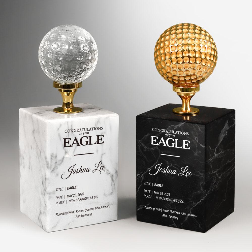 천연 대리석 받침 위에 골프볼이 조화를 이루는 고급 골프 트로피입니다. 고급스러운 마블 질감이 돋보이며, 이글패, 싱글패, 홀인원패 등 골프행사용 트로피로 적합합니다.